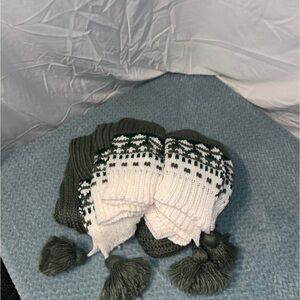 Threshold Green and White Knit Throw with Tassels